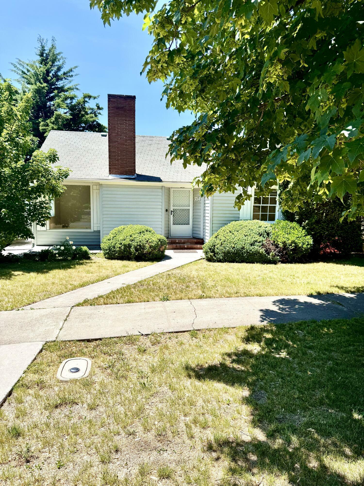 Property Photo: 734 N Eldorado Avenue OR 97601