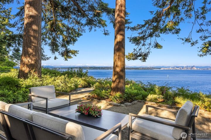 Property Photo:  7268  Madrona Drive NE  WA 98110 