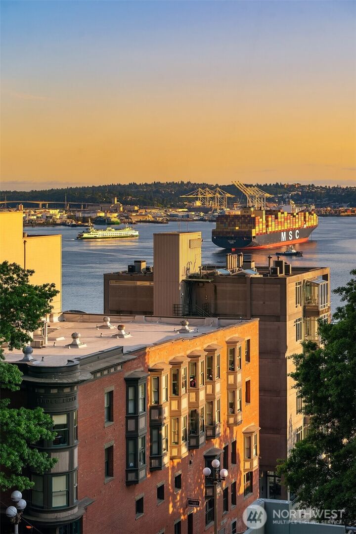 Property Photo: 2000 1st Avenue 804 WA 98121