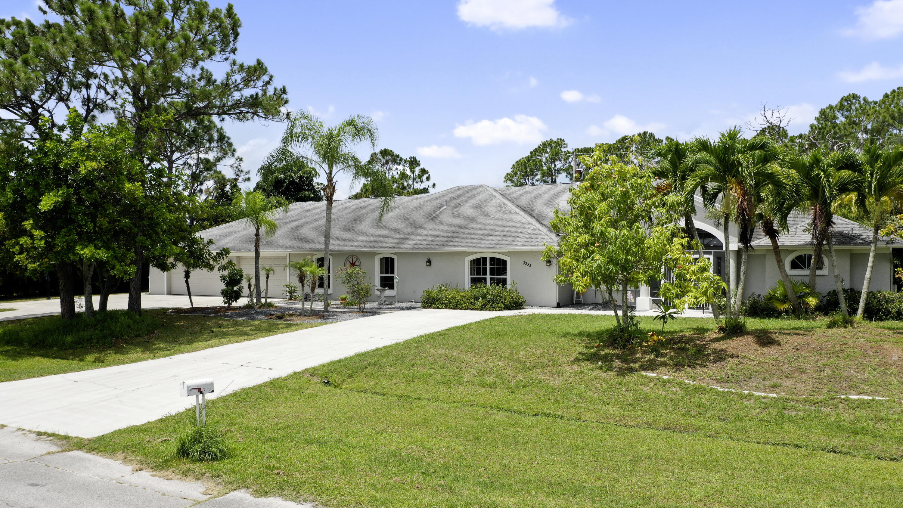 Property Photo: 3283 SE West Snow Road FL 34984