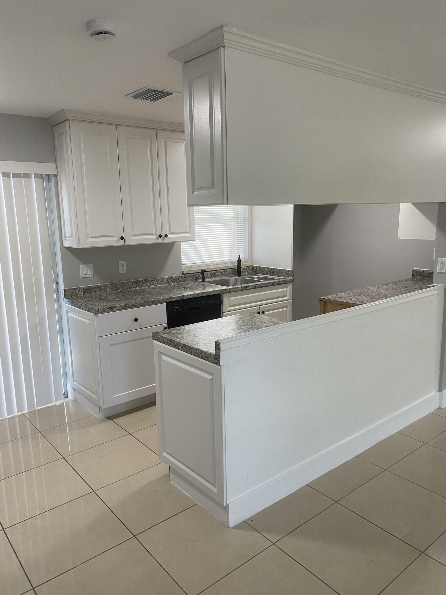 Property Photo: 205 SE 21st Avenue FL 33435