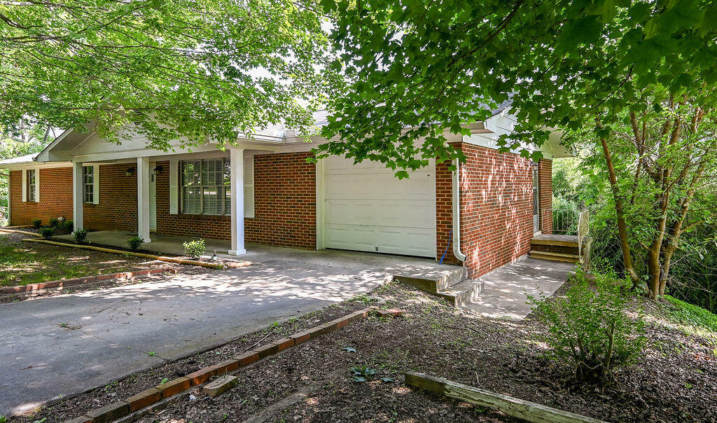 Property Photo: 809 Dockery Lane SE TN 37323