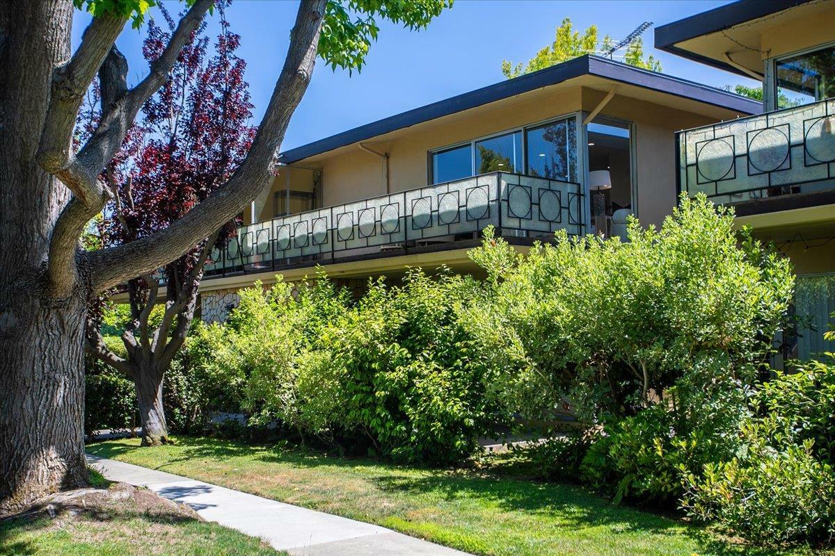 Property Photo: 762 University Avenue CA 94301