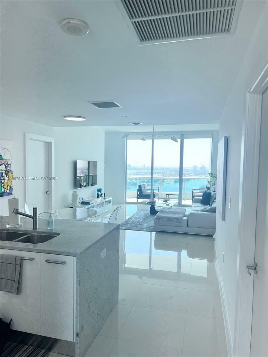 Property Photo: 900 Biscayne Blvd 3309 FL 33132