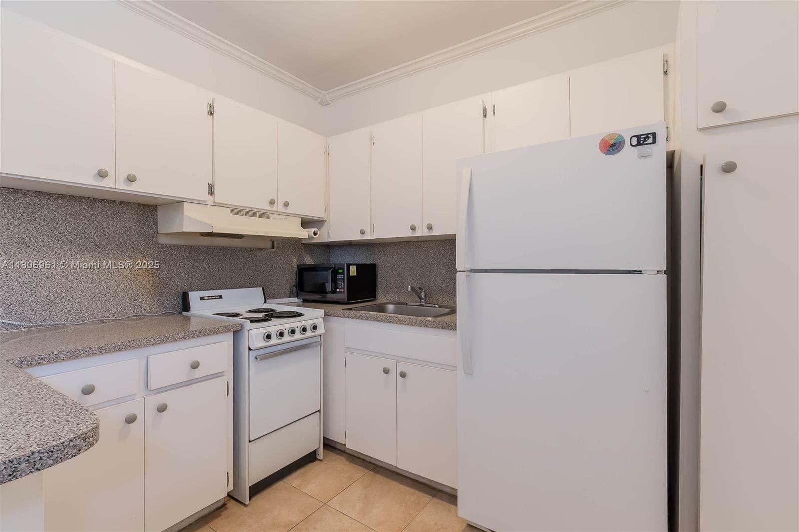 Property Photo: 1300 Salzedo St 4 FL 33134