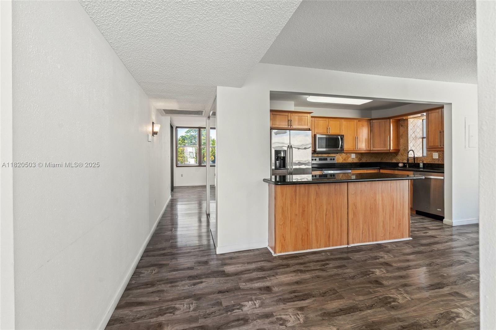 Property Photo: 20291 NE 30th Ave Ph20 FL 33180