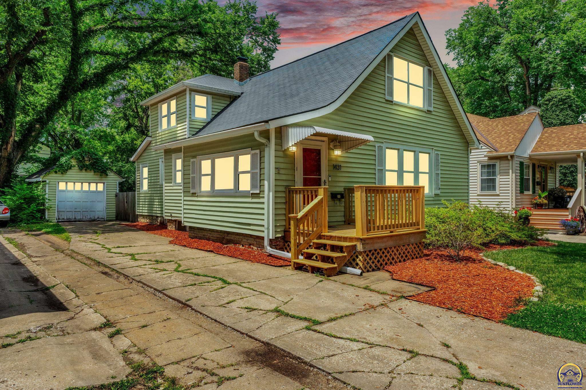 Property Photo: 1431 SW Collins Ave KS 66604
