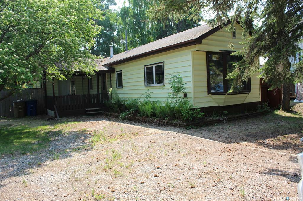 Property Photo: 702 4th Avenue SK S0K 1B0