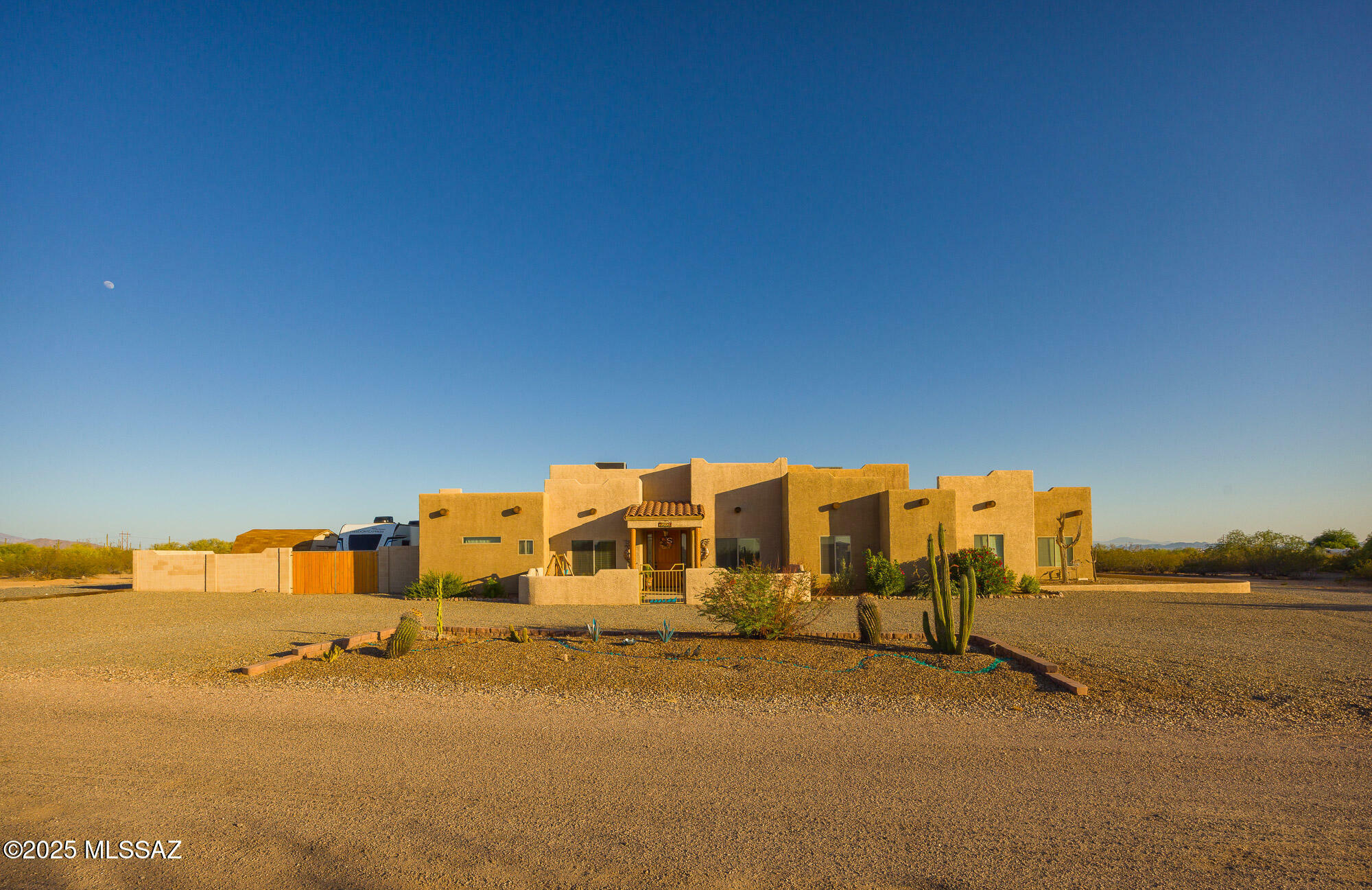 Property Photo: 30501 E Goodman Ranch Place AZ 85658