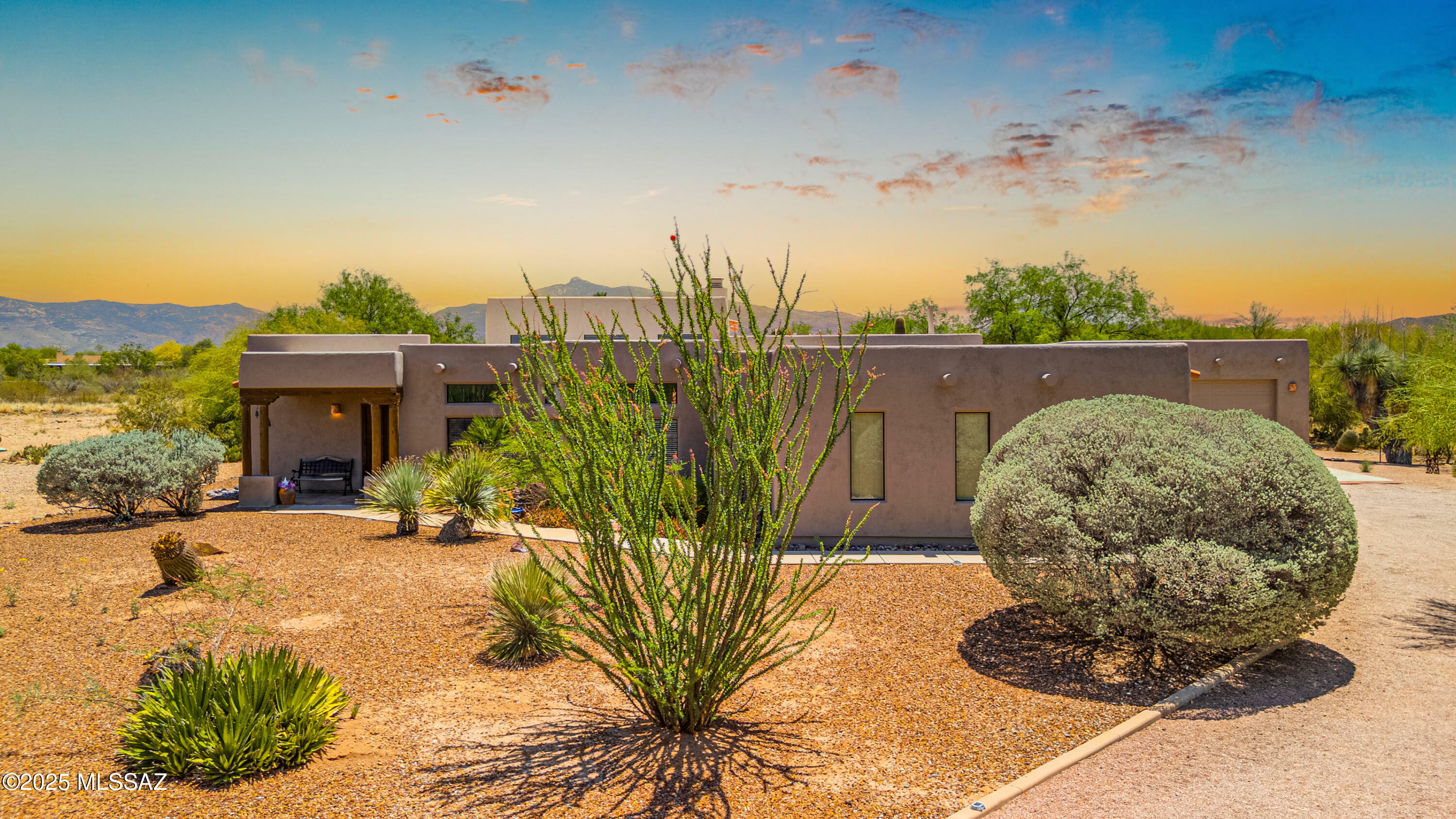 Property Photo: 14092 E Placita Mochuelo AZ 85641