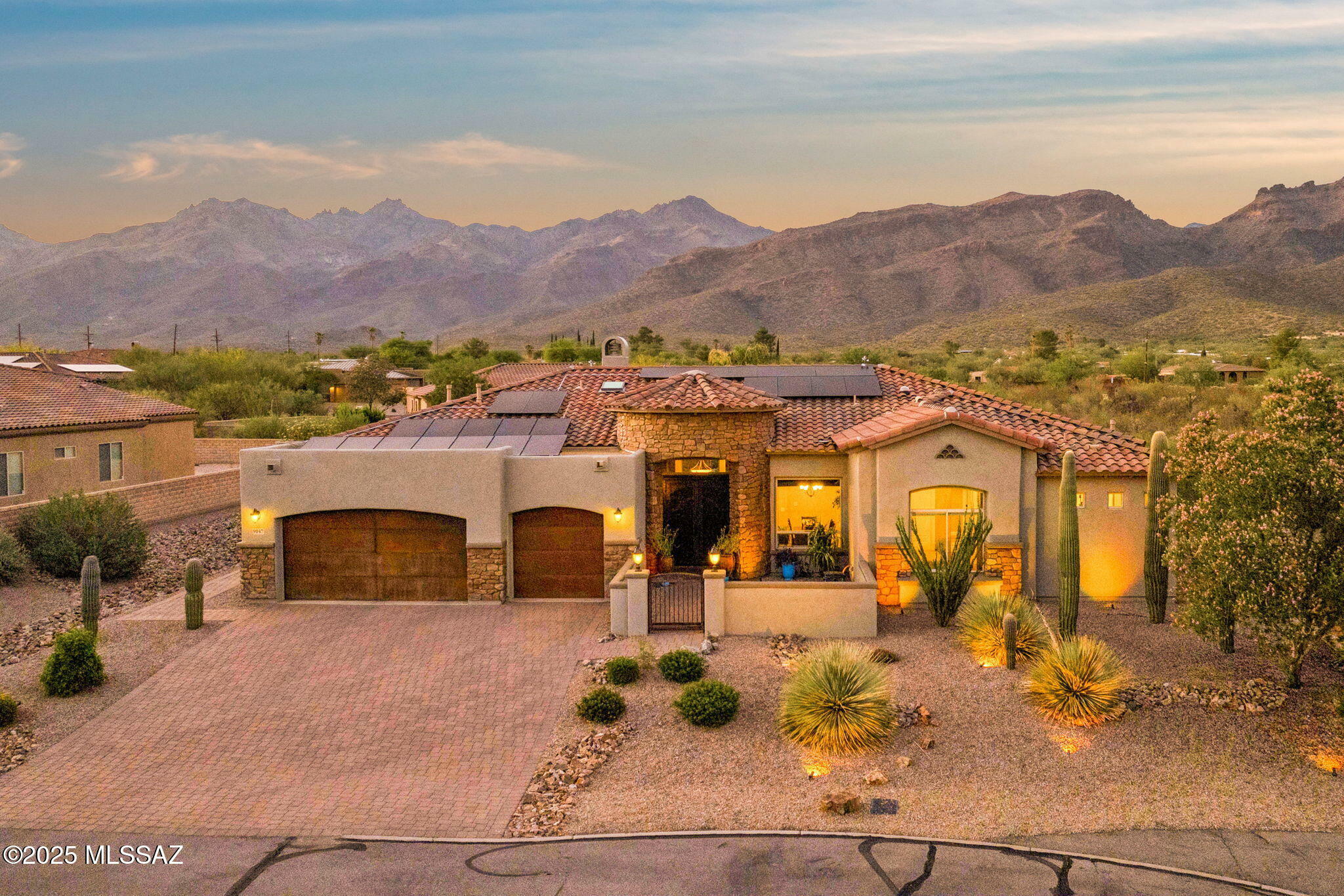 Property Photo: 9047 E Canyon Overlook Place AZ 85749