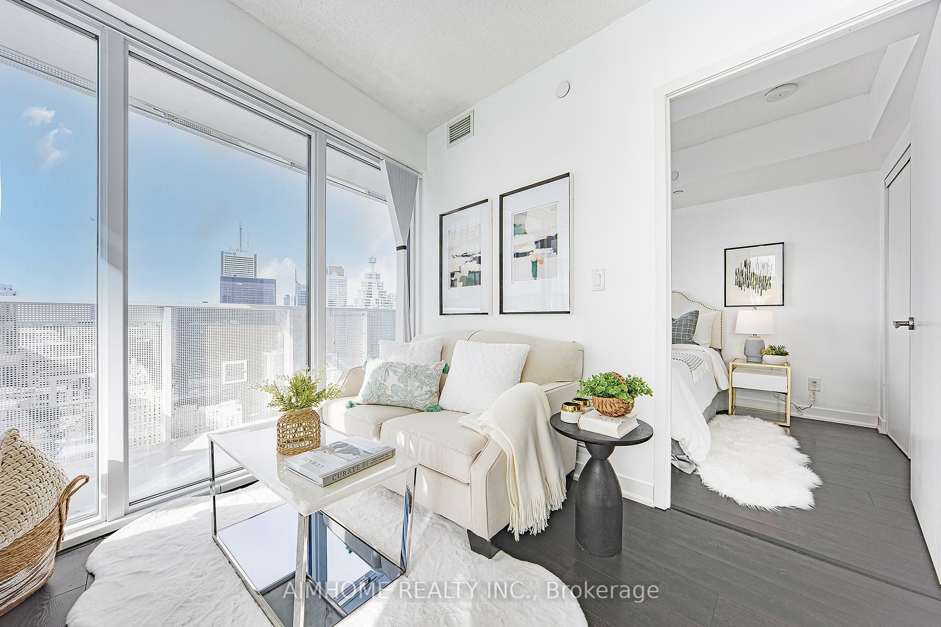 Property Photo: 88 Harbour Street 5602 ON M5J 1B7