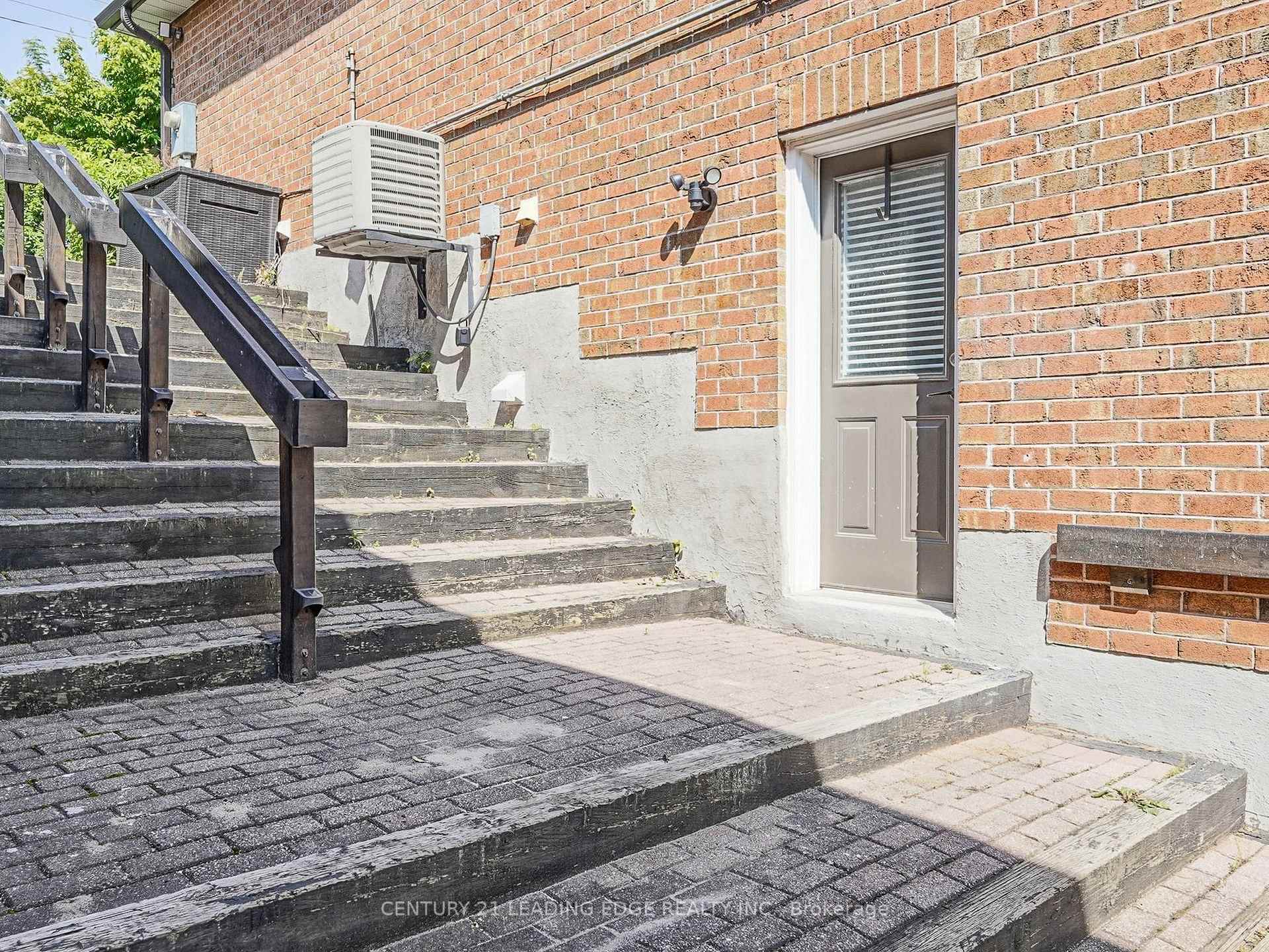 Photo de la propriété: 61 Garden Street In Between ON L1N 9E7