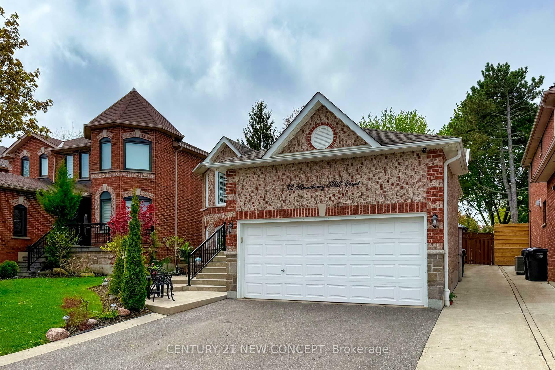 Property Photo: 32 Strawberry Hill Crt N/A ON L7E 1S1