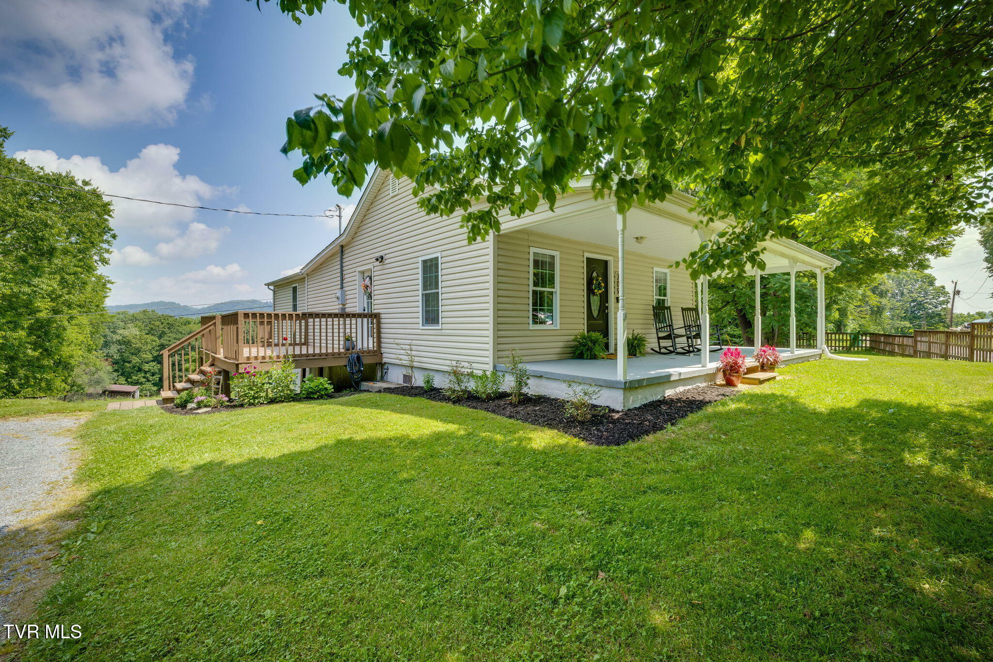Property Photo: 709 Rock City Road TN 37664