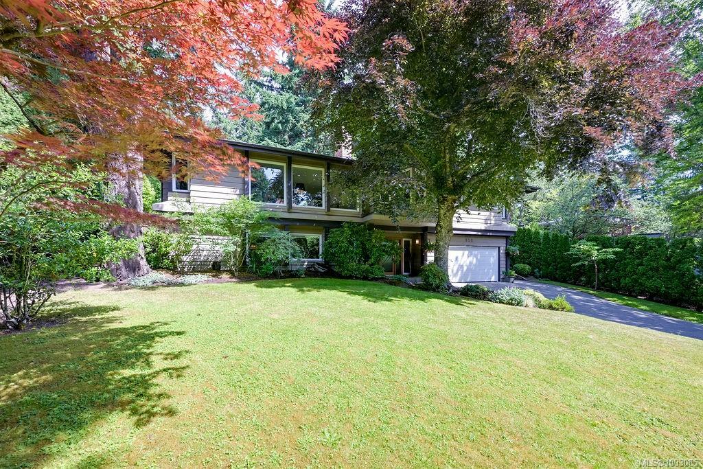 Property Photo: 956 Royal Oak Dr BC V8X 3T4