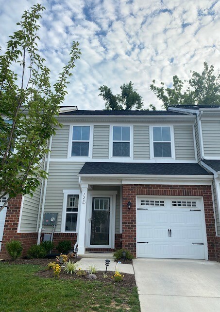 Property Photo: 120 De La Warr Arch VA 23185