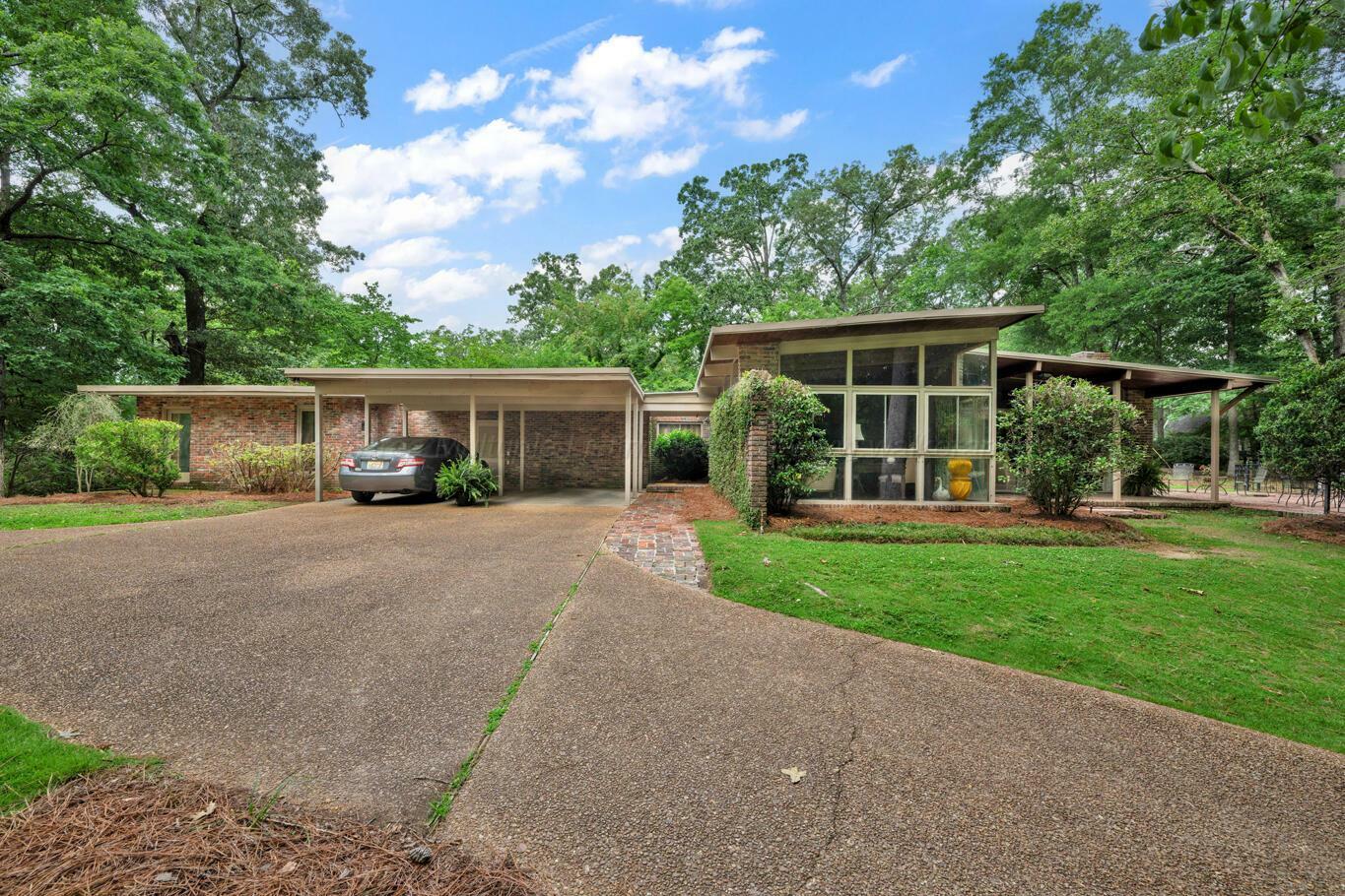 Property Photo: 1110 S 5th Ave AL 35501