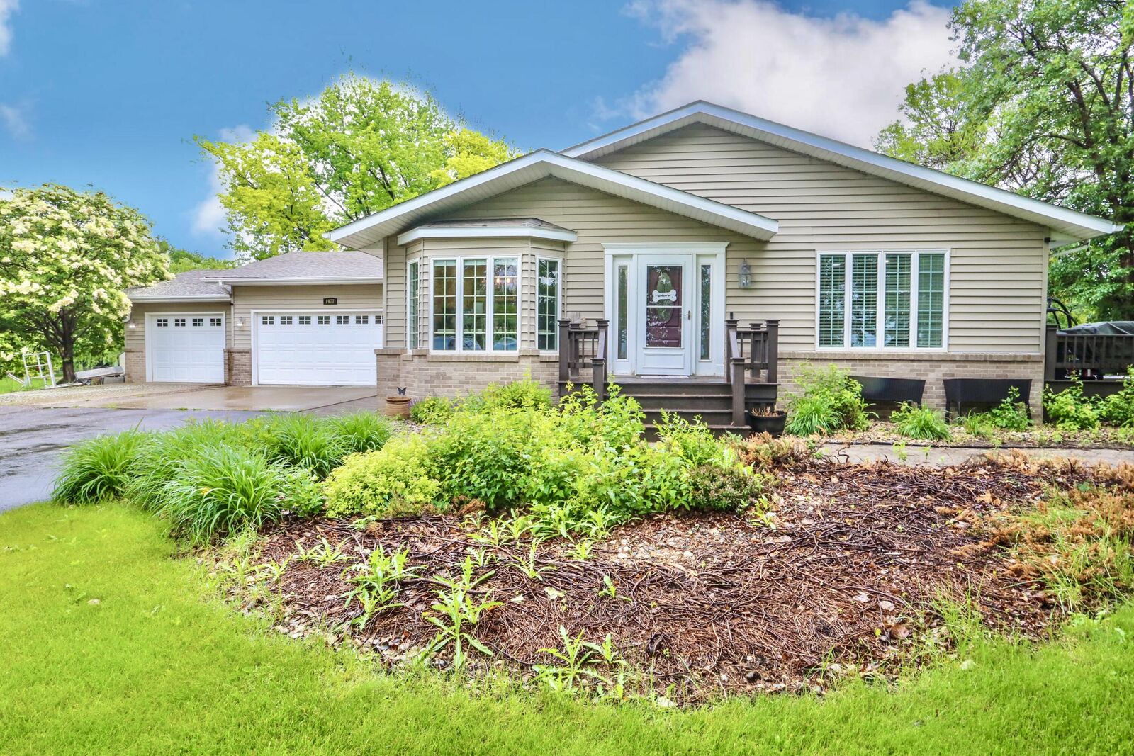 Property Photo:  1977 Country Ln  SD 57401 
