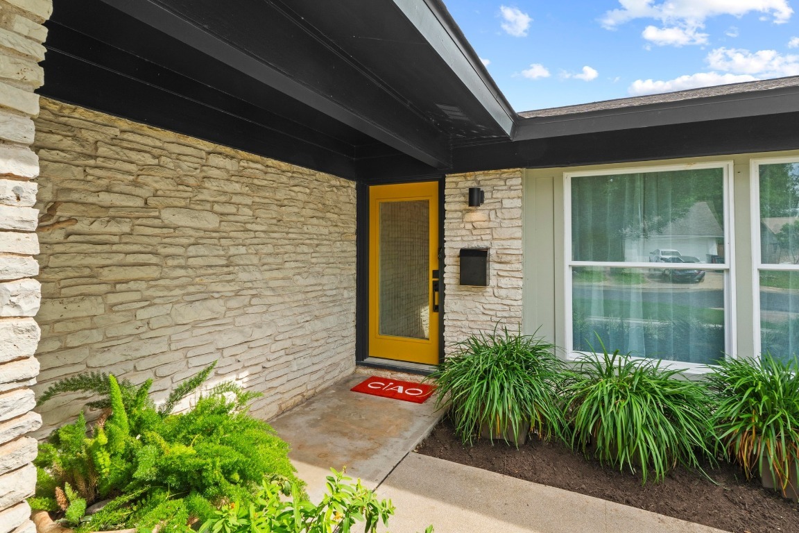 Property Photo: 1909 Belford Drive TX 78757