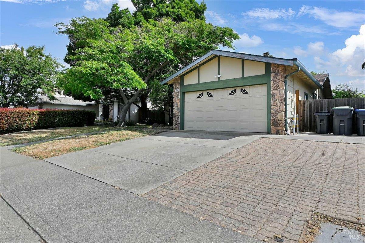 Property Photo: 588 Silver Lake Drive CA 94534
