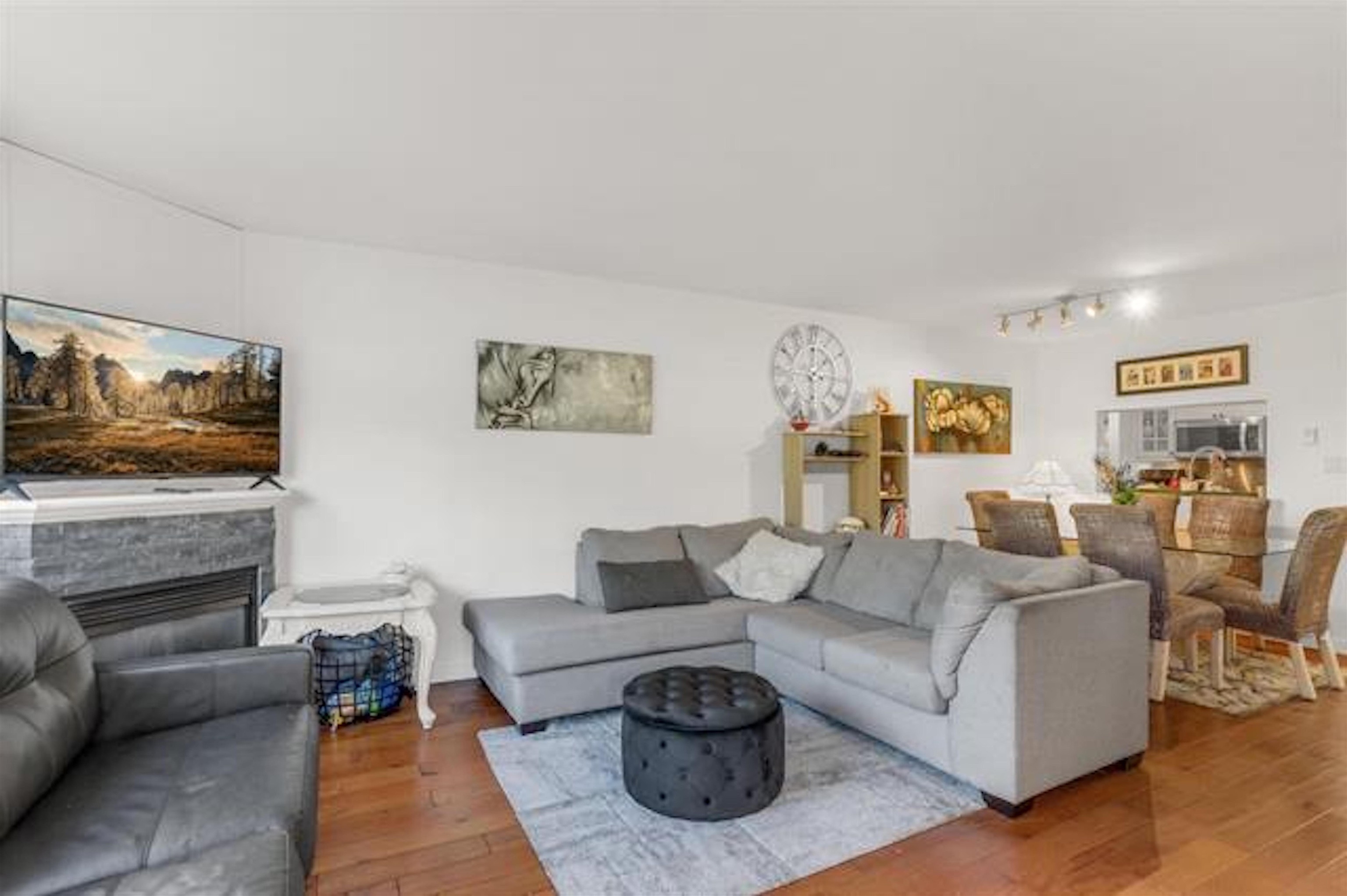 Property Photo: 15991 Thrift Avenue 218 BC V4B 2M9
