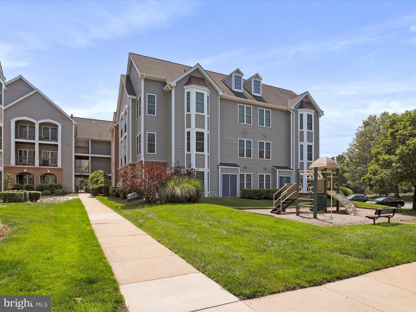 Property Photo: 46598 Drysdale Terrace 302 VA 20165