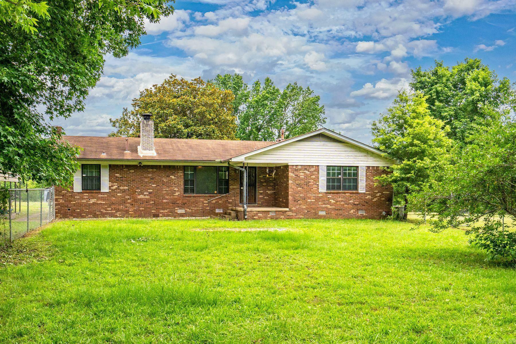Property Photo: 747 Clearcreek Road AR 71956