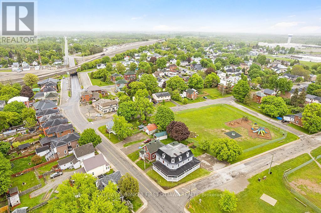 Property Photo: 151 Chambers Street ON K7A 2Z5