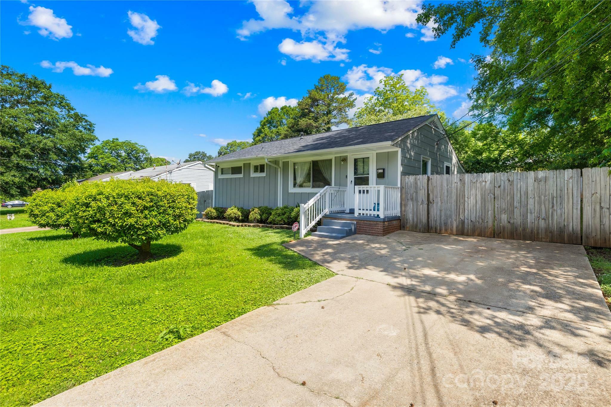 Property Photo: 411 Belvedere Circle NC 28086