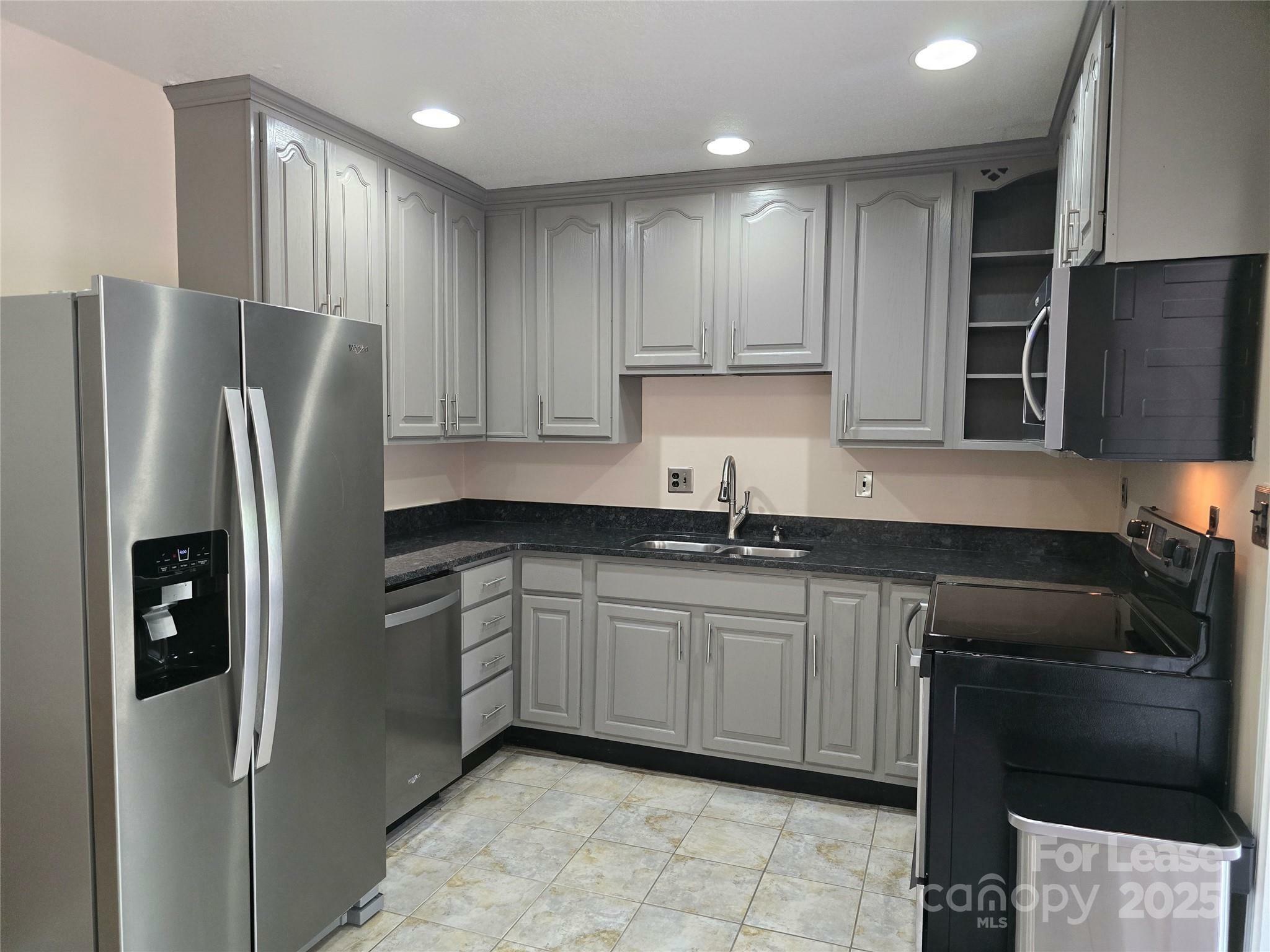 Property Photo: 5027 Malibu Drive NC 28215