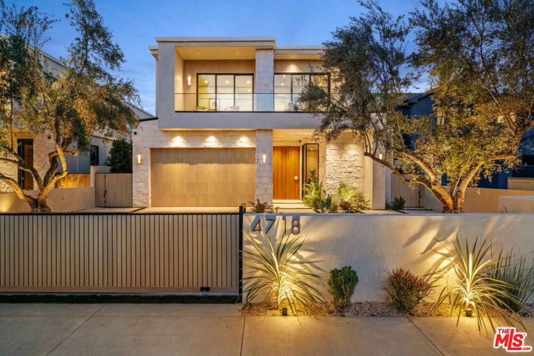 Property Photo: 4718 Lemona Ave CA 91403