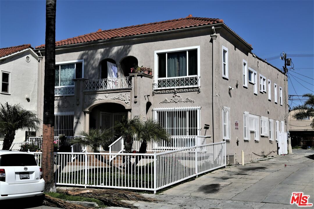 Property Photo: 1408 2nd Ave CA 90019