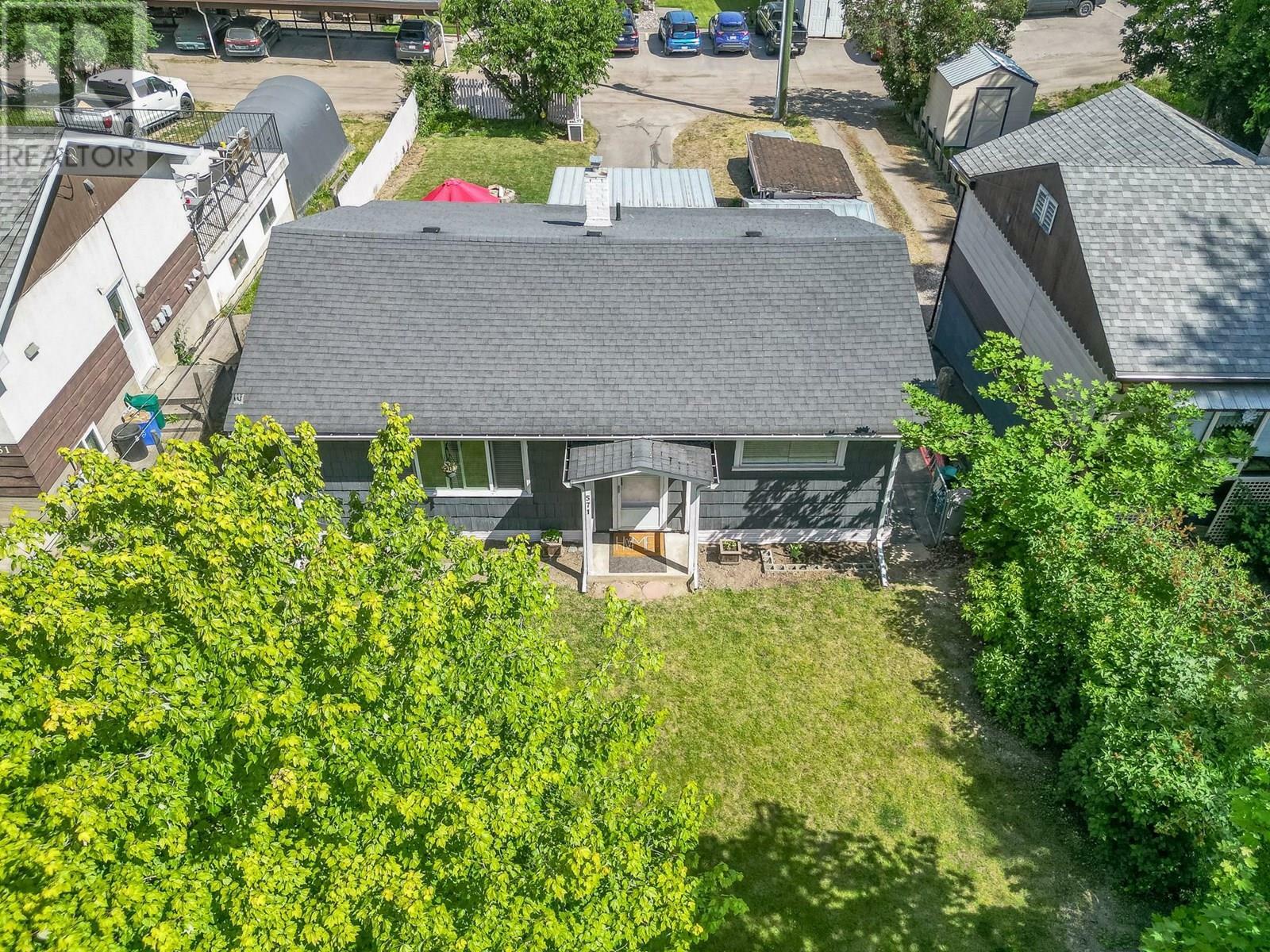 Property Photo: 571 1 Avenue Southeast BC V1E 1J7