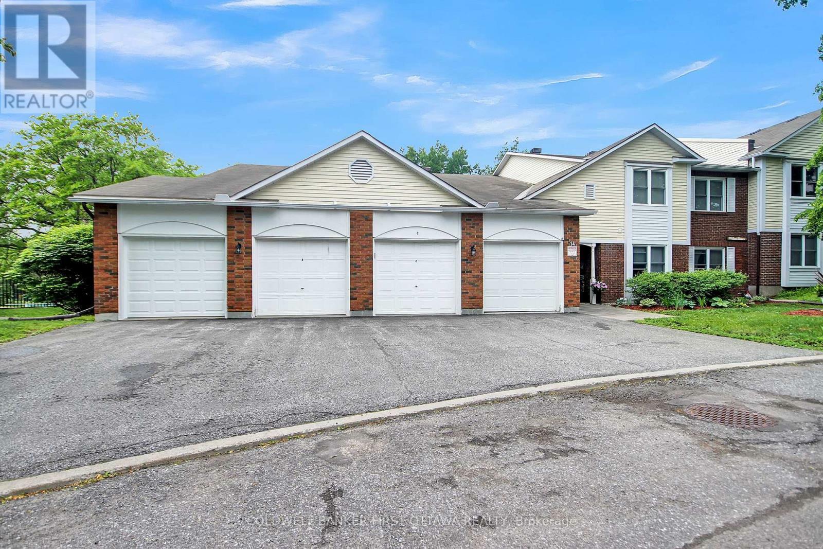 Photo de la propriété: 14A Stonehill Court ON K2M 1E5