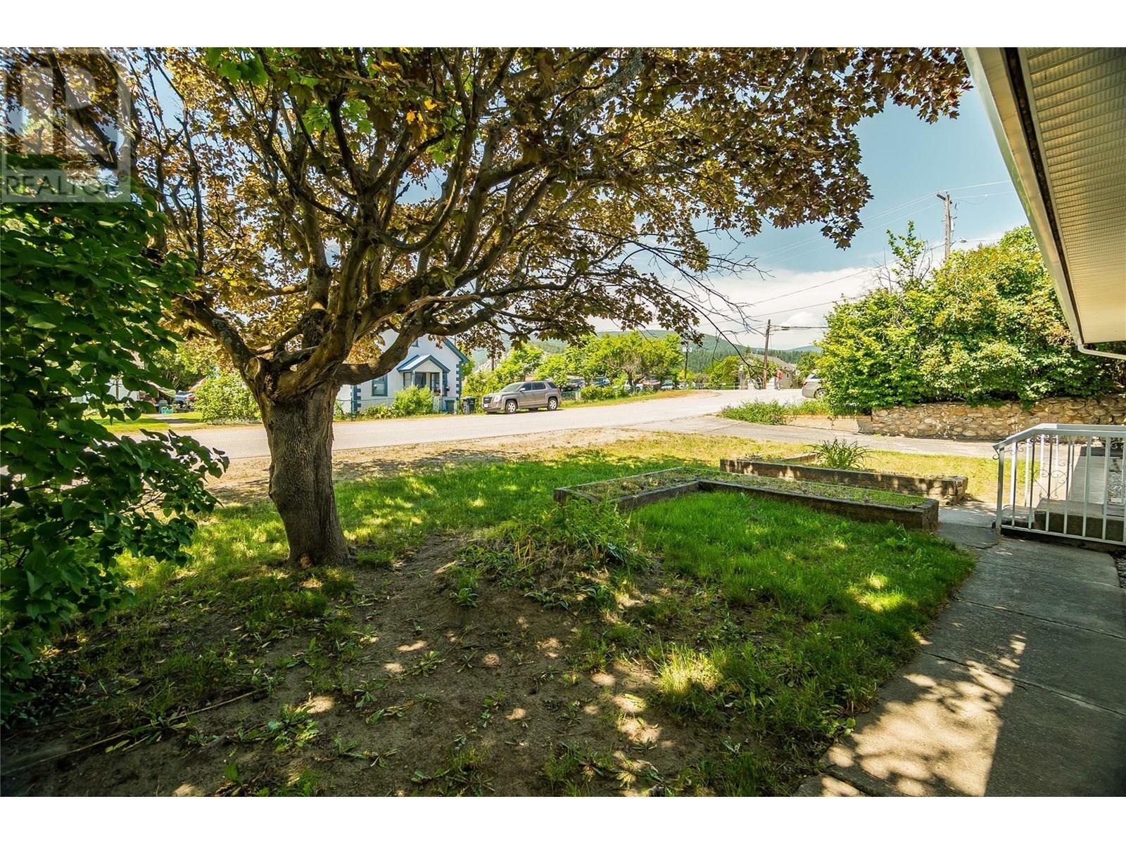 Property Photo: 405 10th Avenue BC V1N 1K5