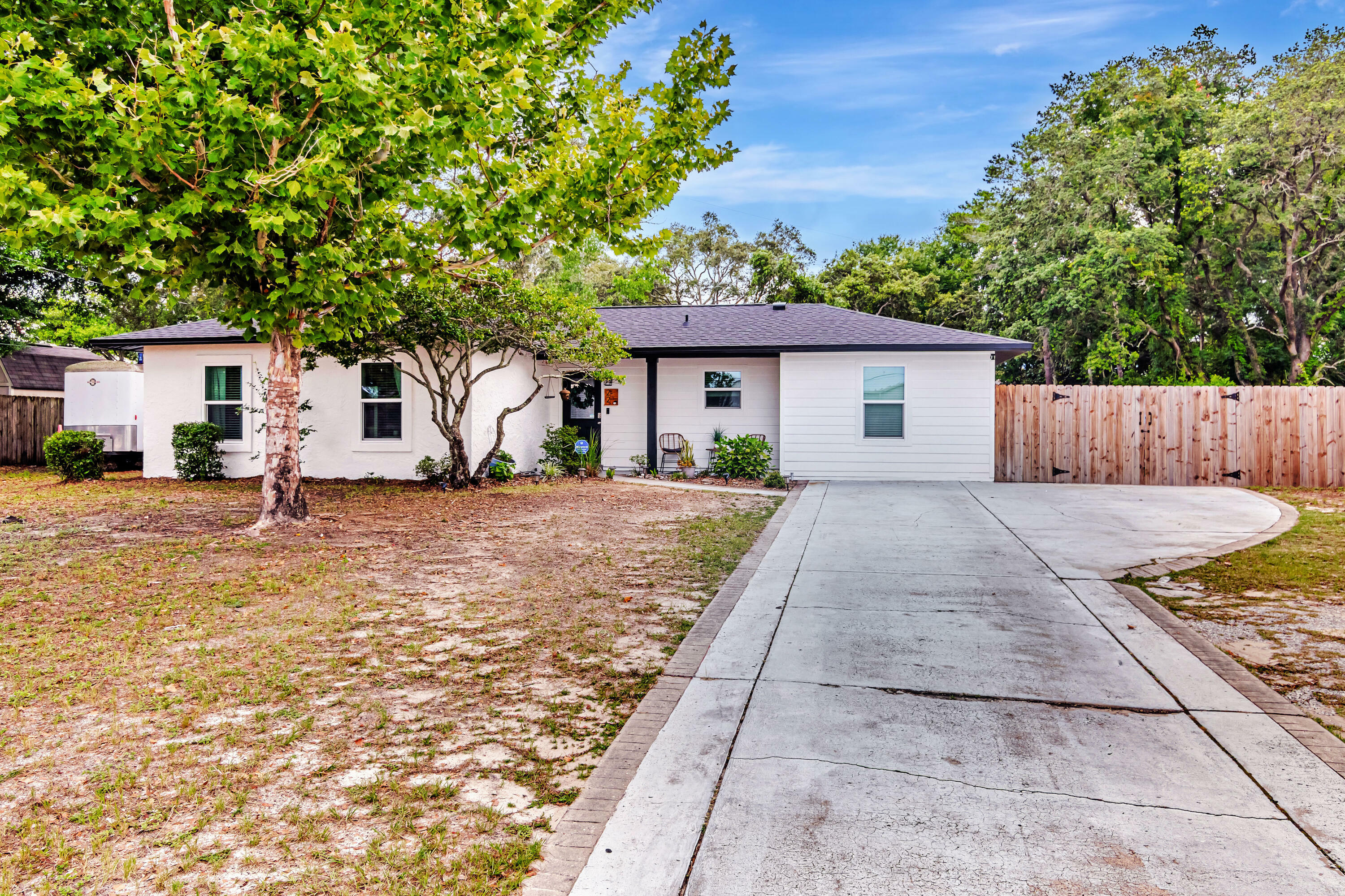 Property Photo: 22 NW Robinwood Drive FL 32548