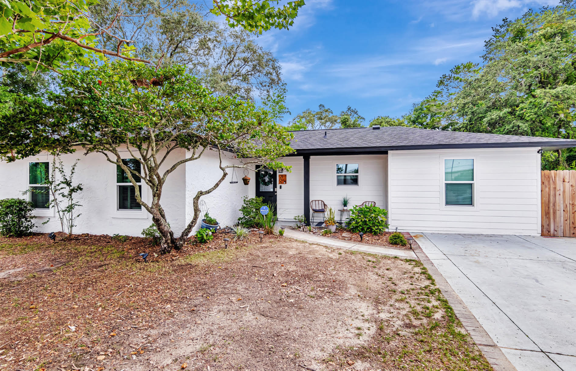 Property Photo: 22 NW Robinwood Drive FL 32548