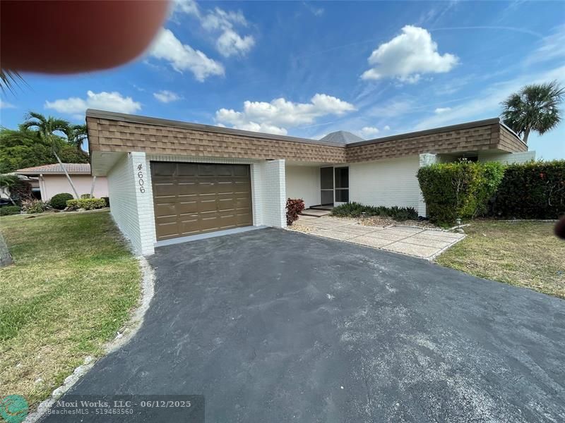 Property Photo: 4606 Queen Palm Ln FL 33319