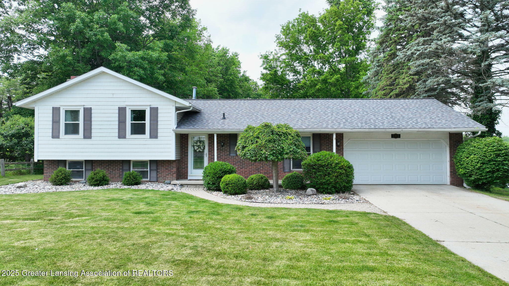 Property Photo: 6916 Toboggan Lane MI 48917