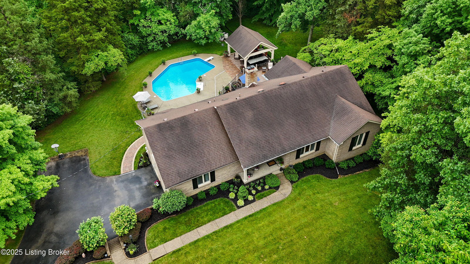 Property Photo:  17405 Creek Run Dr  KY 40245 