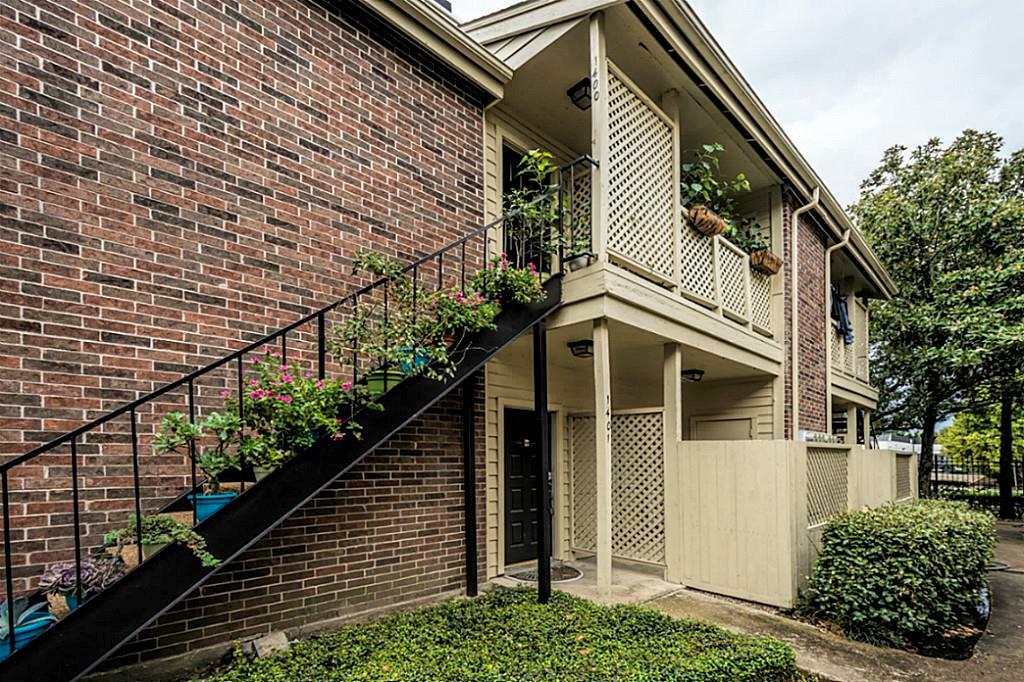 Property Photo: 2121 El Paseo Street 1401 TX 77054