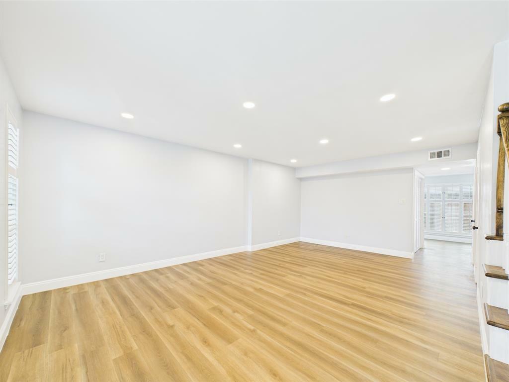 Property Photo:  10380 Briar Forest Drive 32/6  TX 77042 