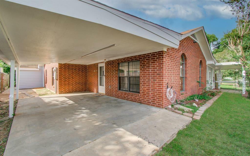Property Photo: 810 Roosevelt Street TX 77474