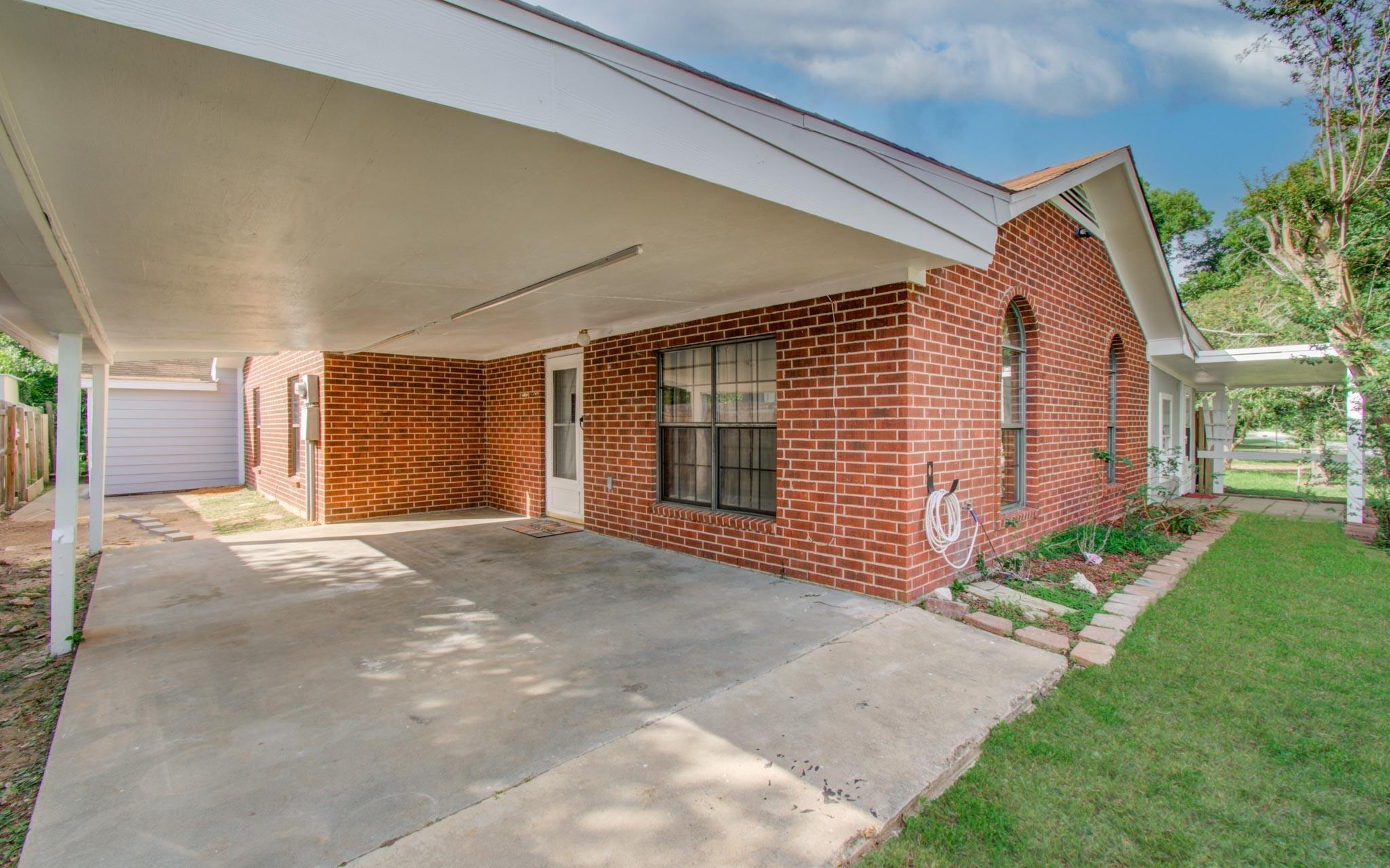 Property Photo: 810 Roosevelt Street TX 77474