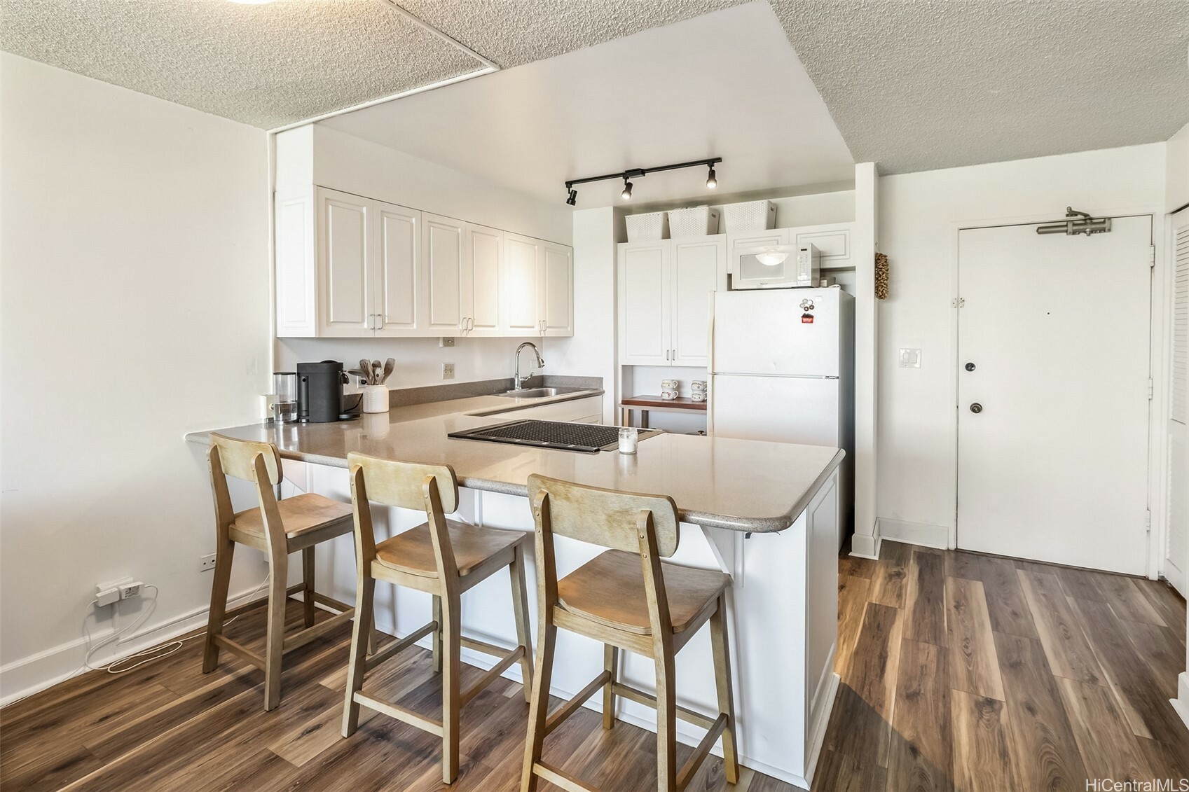 Property Photo: 3045 Ala Napuaa Place 1803 HI 96818