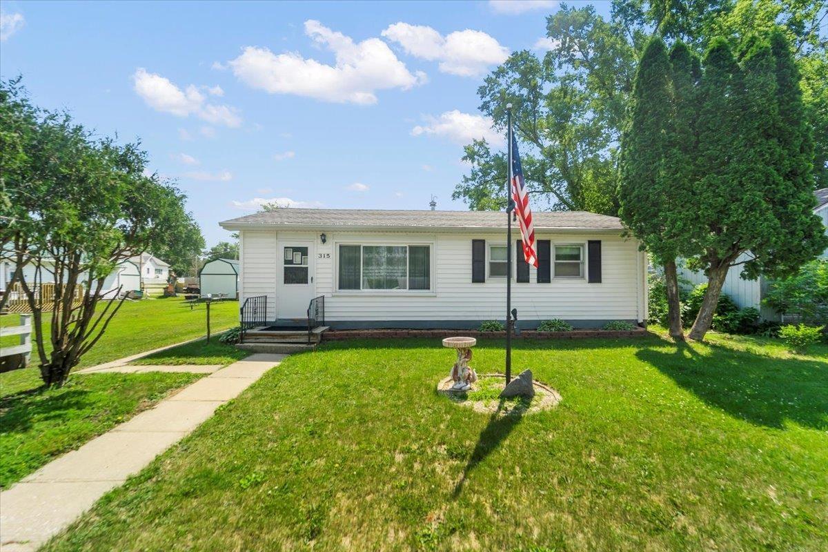 315 4th Ave NW  Oelwein IA 50662 photo
