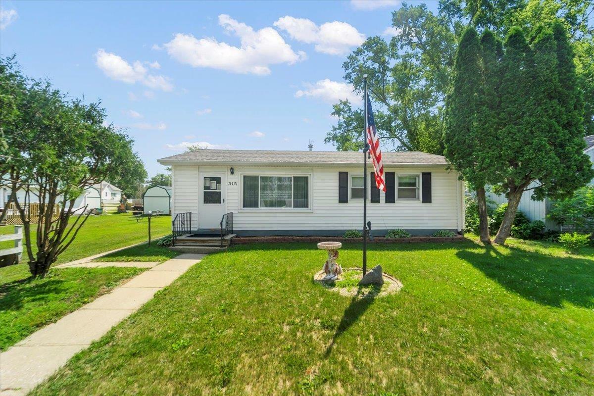 Property Photo:  315 4th Ave NW  IA 50662 