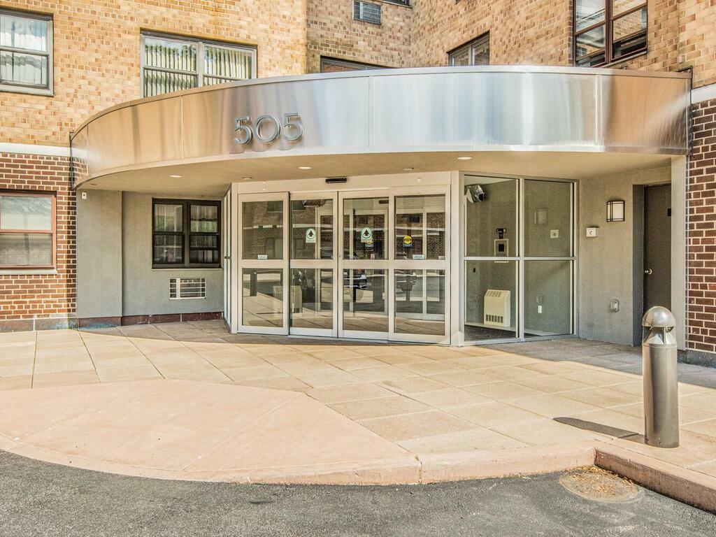 Property Photo: 505 Central Avenue 618 NY 10606