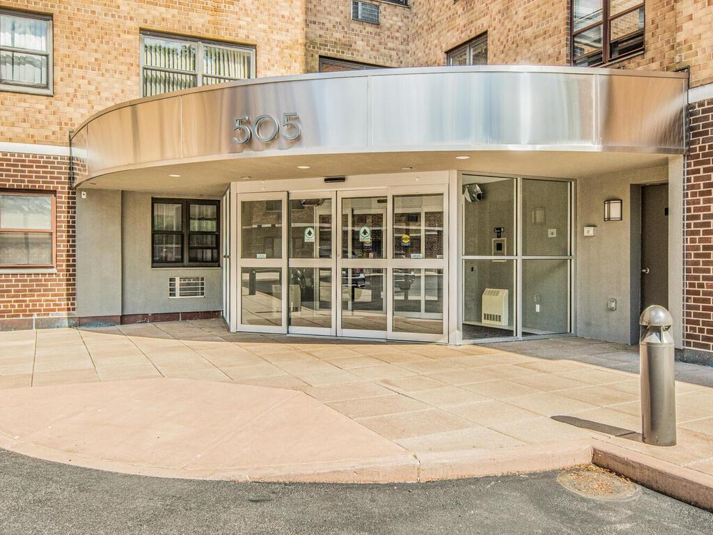 Property Photo:  505 Central Avenue 618  NY 10606 